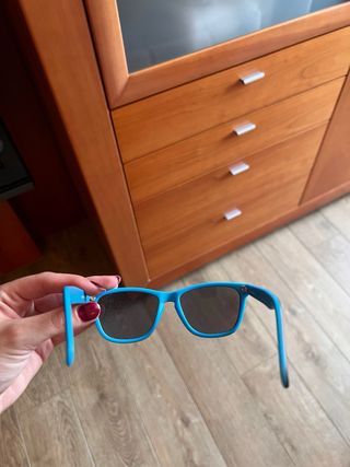 Gafas de sol niño Vogart azul y negro