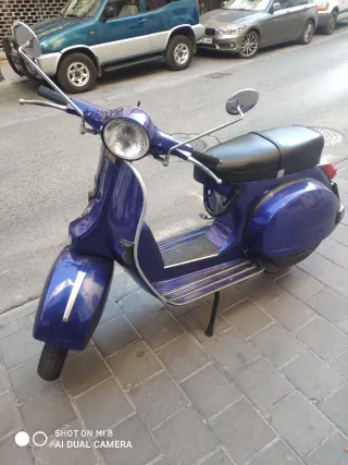 Vespa P200E