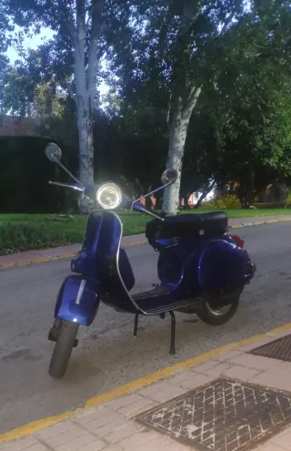 Vespa P200E