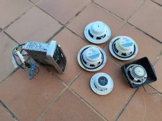 Clarion acuática y altavoces marinos