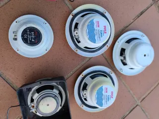 Clarion acuática y altavoces marinos