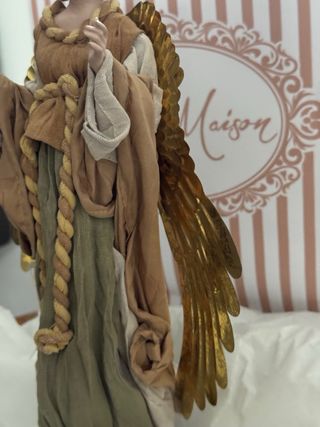 Angelo decorativo ali dorate