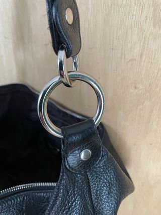 Bolso bandolera cuero negro Furla