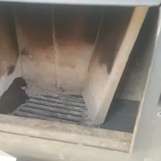 Stufa a legna in metallo con vetro