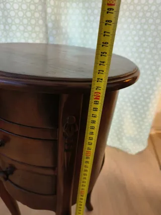 2 Mesitas de noche clásicas de madera