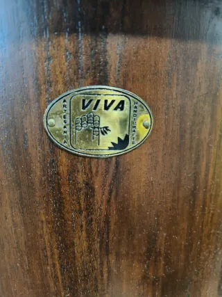 2 Mesitas de noche clásicas de madera