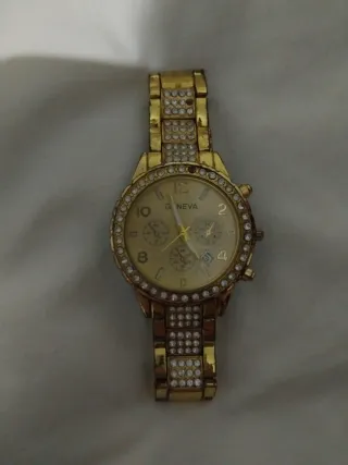 Reloj Geneva Dorado con Cristales
