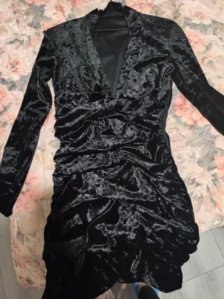 Vestido corto negro manga larga