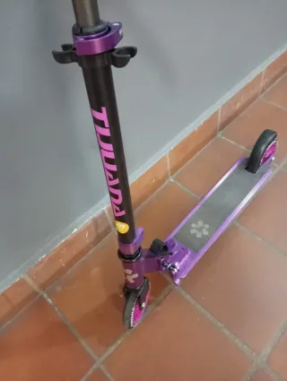 Patinete infantil púrpura poco usado