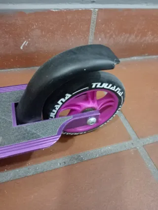 Patinete infantil púrpura poco usado