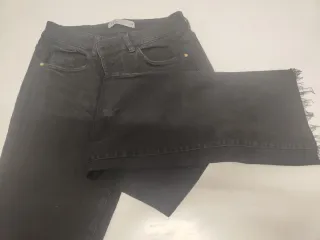 Pantalón vaquero negro Zara Talla 40
