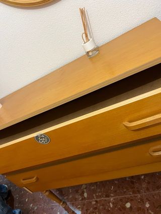 Cómoda de madera con 3 cajones