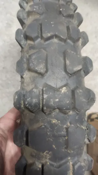 Neumático 110/90-18