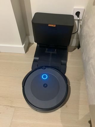 iRobot Roomba i5+ con base de autovaciado + mopa