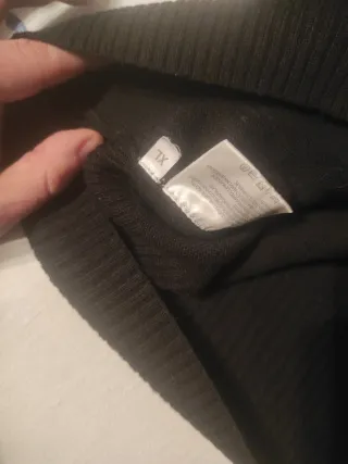 Jersey fino cuello alto manga corta negro