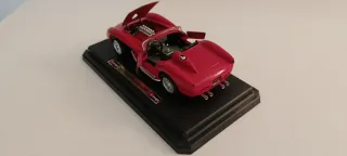 Burago Ferrari 250 Testa Rossa 1:24