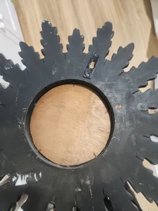 Specchio decorativo a forma di sole con finitura pane d'argento