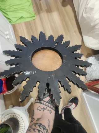 Specchio decorativo a forma di sole con finitura pane d'argento