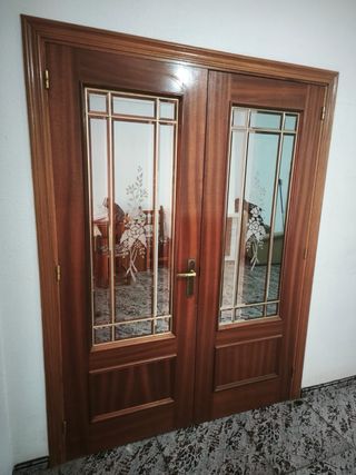 Puertas de comedor de madera con cristal
