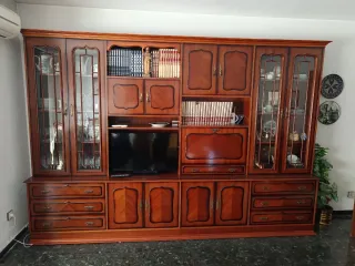 Mueble de salón madera y cristal