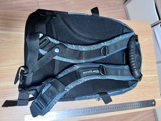 Mochila Targus pequeña negra y gris