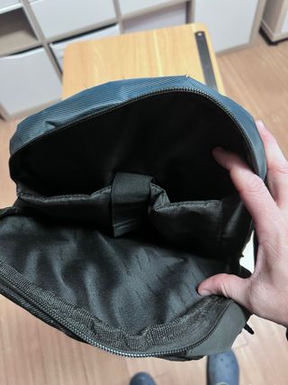 Mochila Targus pequeña negra y gris