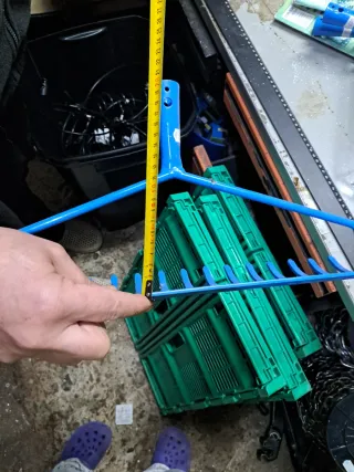 Rastrillo de jardín azul