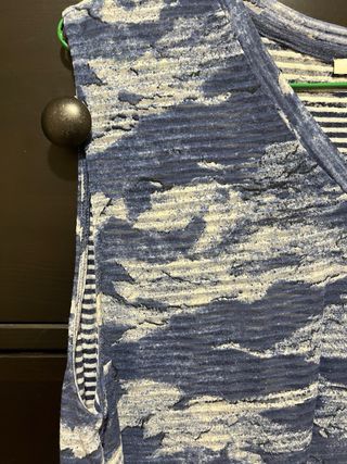 Camiseta sin mangas Adolfo Domínguez azul y blanca