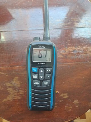Radio VHF ICOM IC-M25 para barco