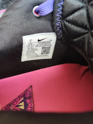 Scarpe Nike nere e viola