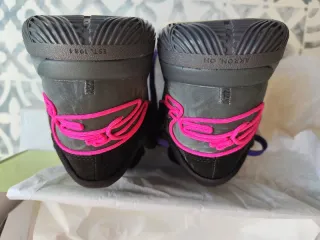 Scarpe Nike nere e viola