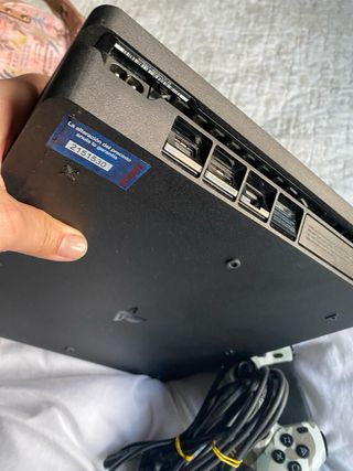 PS4 Slim 1TB Negra + 3 Juegos + 1mando