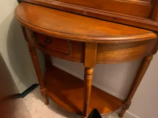 Mueble de entrada y espejo de madera