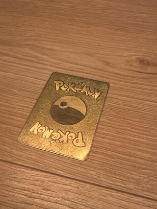 Carta Pokémon Pikachu V Metálica Dorada