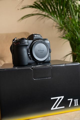 Nikon Z7 II - Como nueva, con factura y accesorios