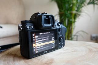 Nikon Z7 II - Como nueva, con factura y accesorios