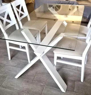 Mesa de comedor ( sillas NO incluidas)
