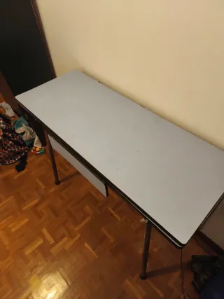 Mesa de cocina vintage de formica.