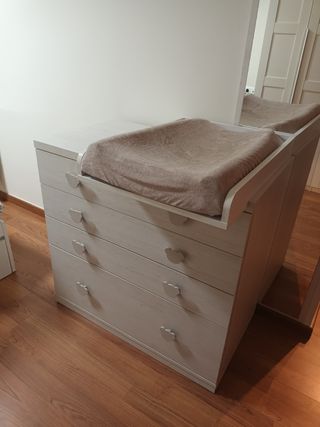 Cómoda bebé con cambiador