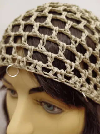 Cuffia rete beige con anellini cromati