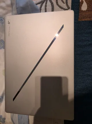 Asus ROG Zephyrus G16. Oled. 4070 RTX. AMD Ryzen.