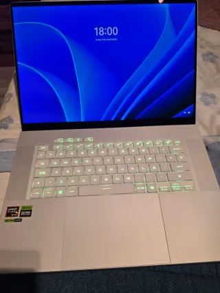 Asus ROG Zephyrus G16. Oled. 4070 RTX. AMD Ryzen.