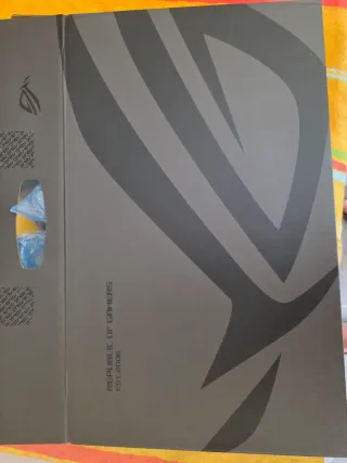 Asus ROG Zephyrus G16. Oled. 4070 RTX. AMD Ryzen.