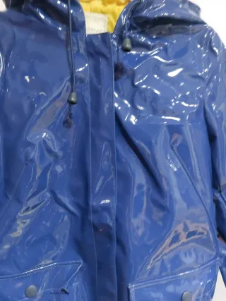 Chubasquero Pull&Bear azul talla S