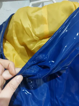 Chubasquero Pull&Bear azul talla S