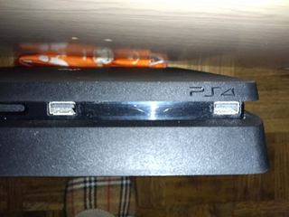 PS4 Slim 12.50 500GB (Consola y Cables) Sony