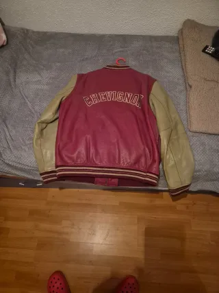 Chaqueta Chevignon Roja y Beige