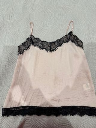 Top lencero con encaje negro