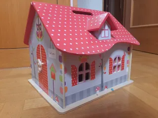 Casita de muñecas de madera