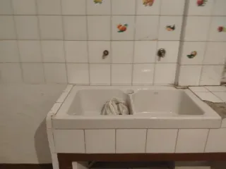 Fregadero de porcelana antiguo